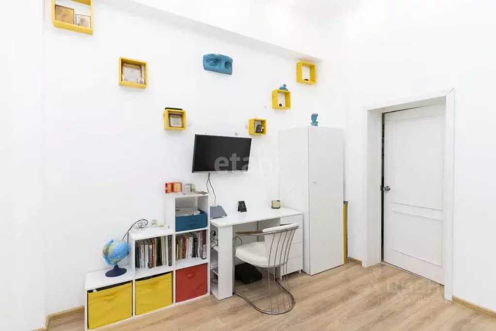 2-к кв. Тюменская область, Тюмень ул. Федюнинского, 60к2 (70.6 м) - Фото 1