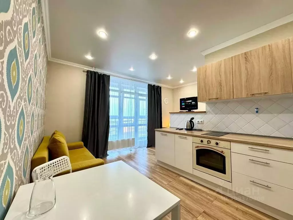 Студия Тюменская область, Тюмень ул. Тимофея Чаркова, 81к2 (33.0 м) - Фото 1