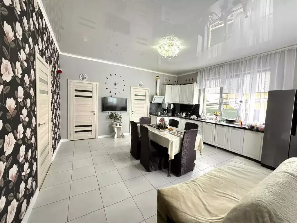 Дом в Калмыкия, Элиста ул. Бимбаева, 40 (176 м) - Фото 1