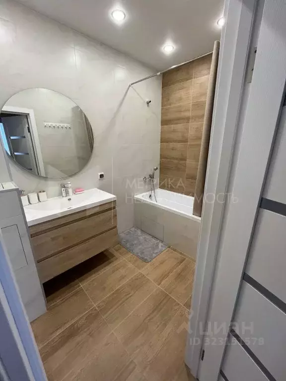 2-к кв. Тюменская область, Тюмень ул. Краснооктябрьская, 6 (60.7 м) - Фото 0