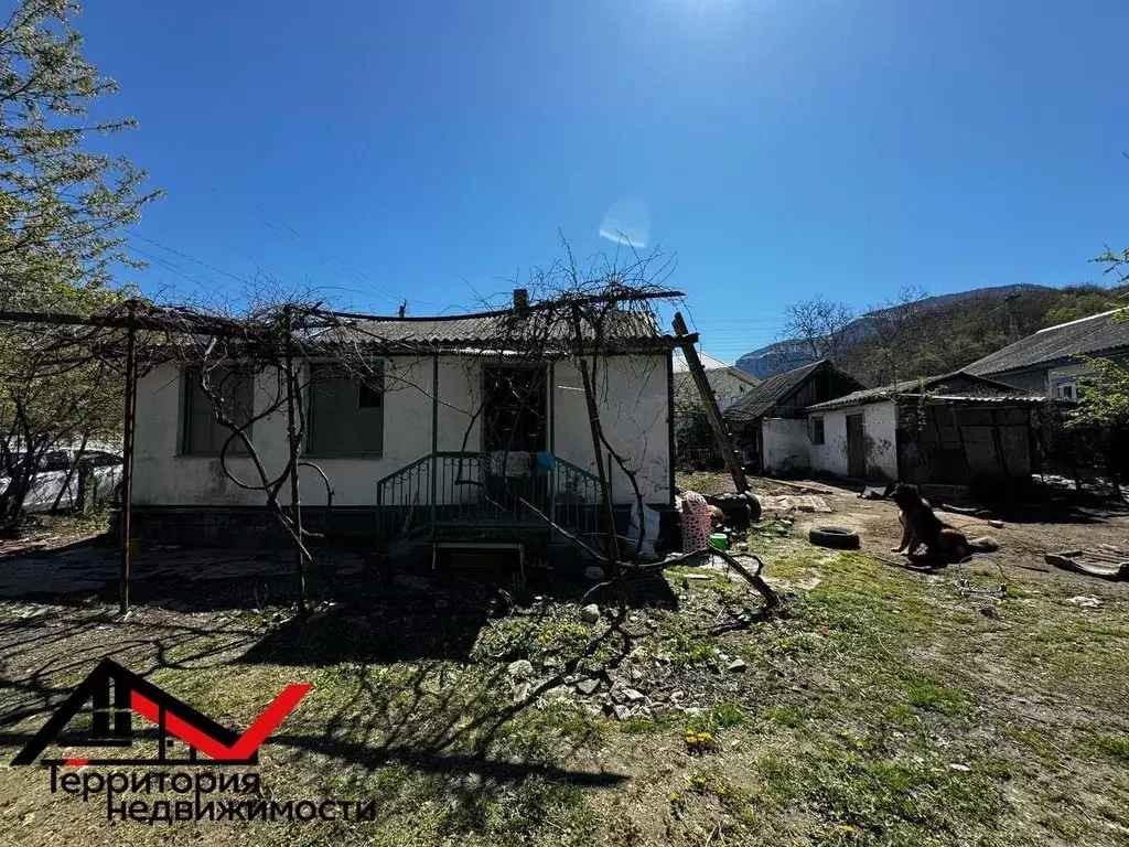 Дом в Крым, Бахчисарайский район, Голубинское с/пос, с. Соколиное ул. ... - Фото 1