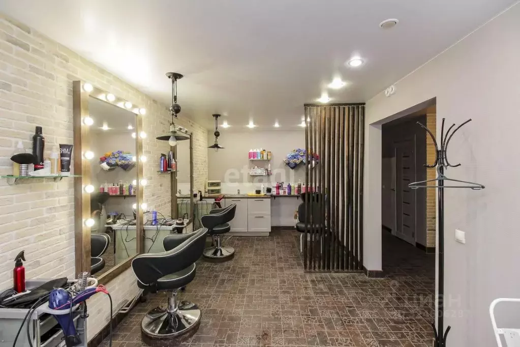 Помещение свободного назначения в Тюменская область, Тюмень ул. ... - Фото 1