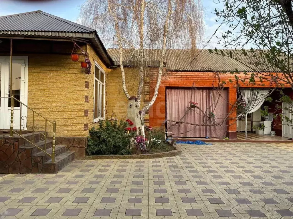 Дом в Ингушетия, Сунженский район, Троицкая ст-ца  (200 м) - Фото 1