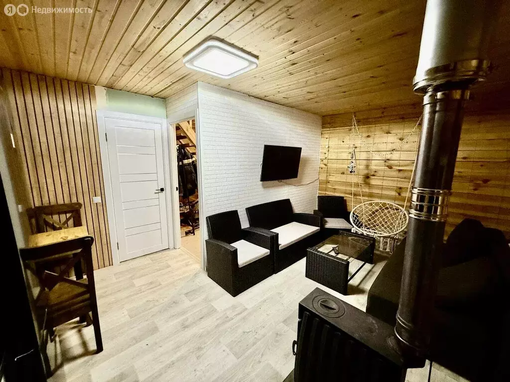 Дом в Свердловская область, Полевской муниципальный округ, посёлок ... - Фото 1