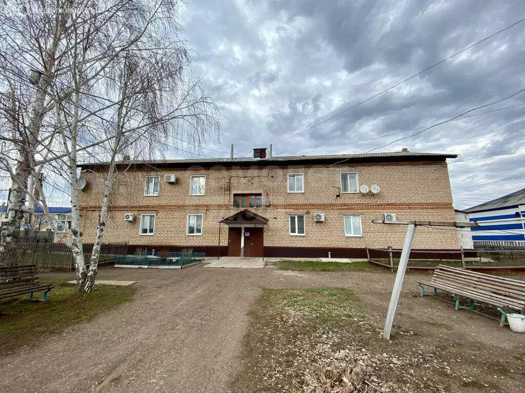 3-комнатная квартира: Саракташ, улица Пушкина, 134А (66.6 м) - Фото 0