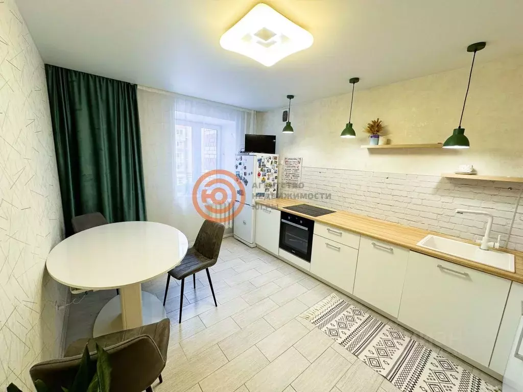 3-к кв. Тюменская область, Тюмень ул. Прокопия Артамонова, 5 (74.3 м) - Фото 1