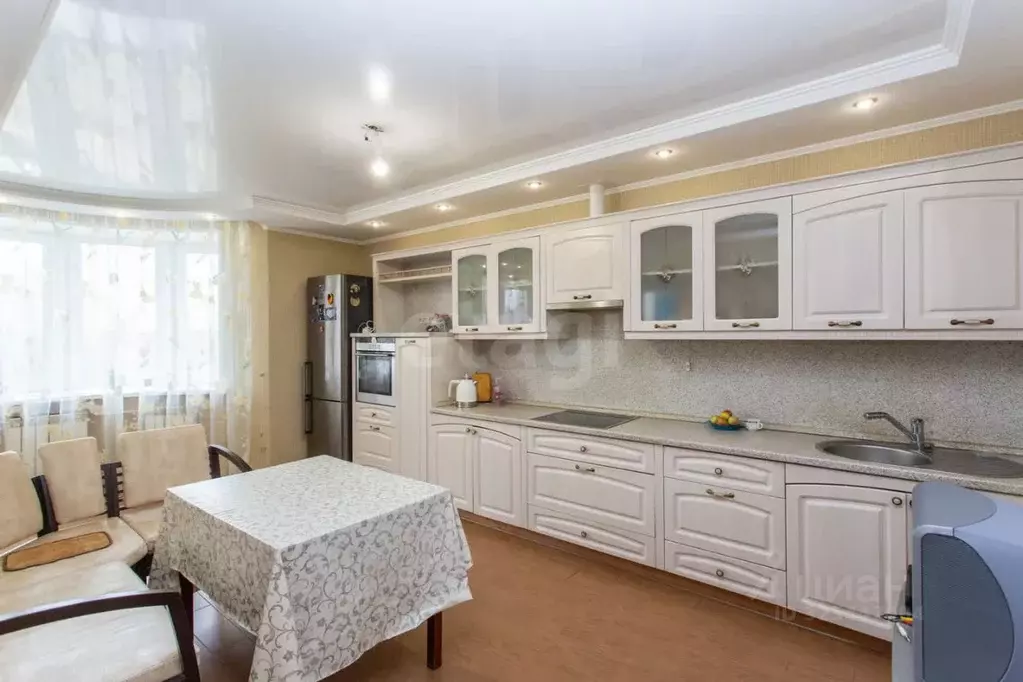 2-к кв. Тюменская область, Тобольск 3Б мкр, 17 (81.8 м) - Фото 1