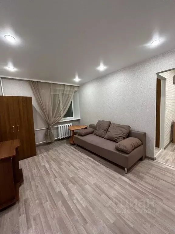 2-к кв. Омская область, Омск наб. Иртышская, 26 (30.0 м) - Фото 1