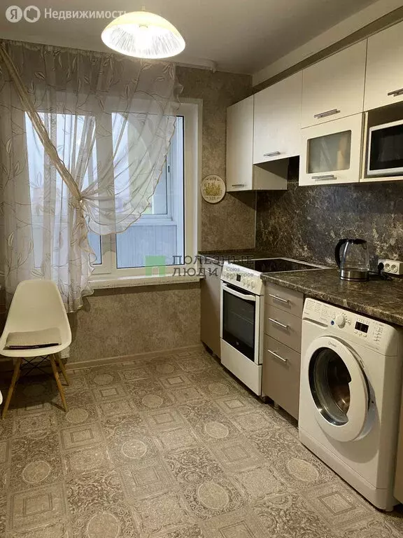 3-комнатная квартира: Ижевск, улица Михаила Петрова, 6 (64.7 м) - Фото 1