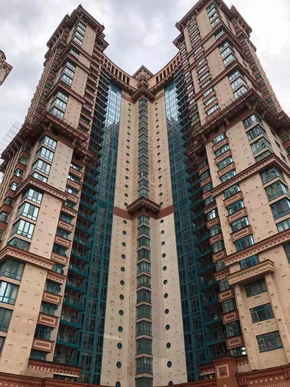 Продается 4-комнатная квартира - Фото 1