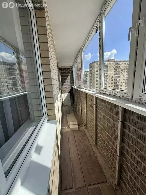 1-комнатная квартира: Краснодар, улица Лётчика Позднякова, 2к15 (37.3 ... - Фото 1