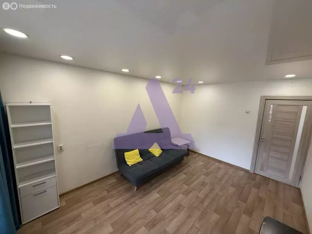 3-комнатная квартира: Барнаул, улица Шумакова, 45 (60 м) - Фото 1