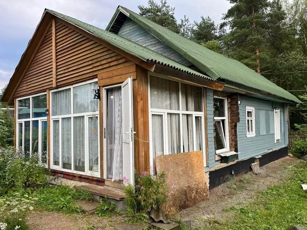 Дом в Ленинградская область, Тихвинский район, Ганьковское с/пос, д. ... - Фото 1
