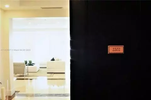 The Tower Residences Cond, Unit 2202 - Фото 2
