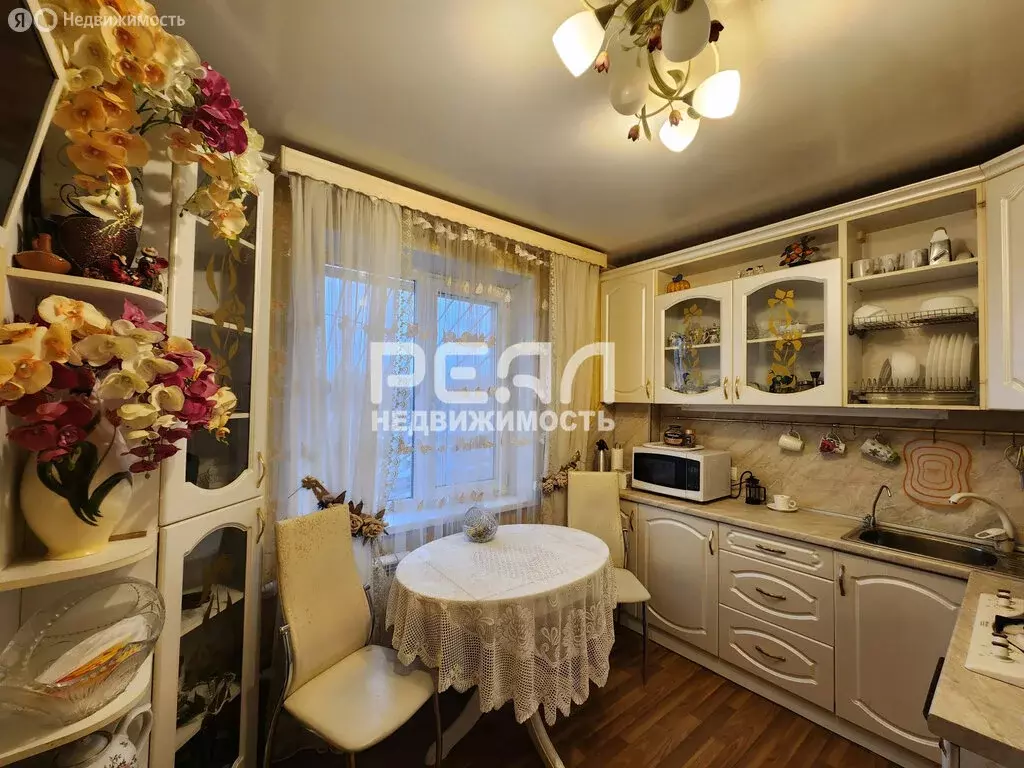 3-комнатная квартира: Гатчина, улица Авиатриссы Зверевой, 1/8 (72.8 м) - Фото 2