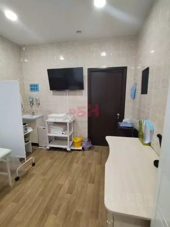 Помещение свободного назначения в Омская область, Омск ул. 70 лет ... - Фото 2