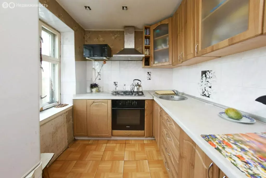 3-комнатная квартира: Челябинск, улица Коммуны, 115 (54 м) - Фото 0