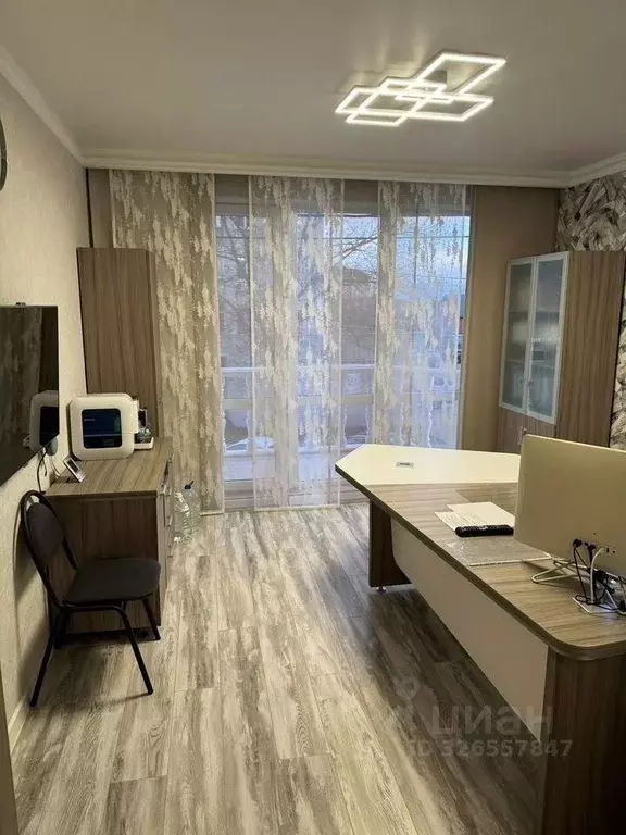 Офис в Краснодарский край, Краснодар ул. Урицкого, 10 (25 м) - Фото 0