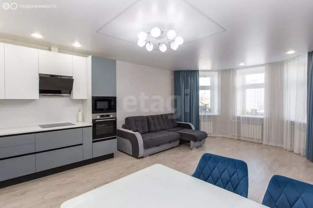 2-комнатная квартира: Тобольск, микрорайон 7А, 27А (75 м) - Фото 1