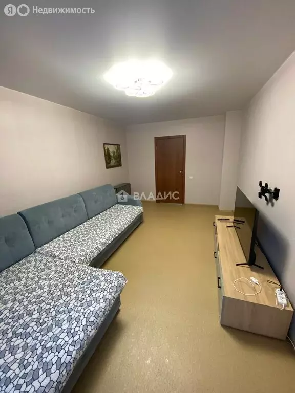 3-комнатная квартира: Волгоград, Кировский район, улица имени Старшего ... - Фото 1