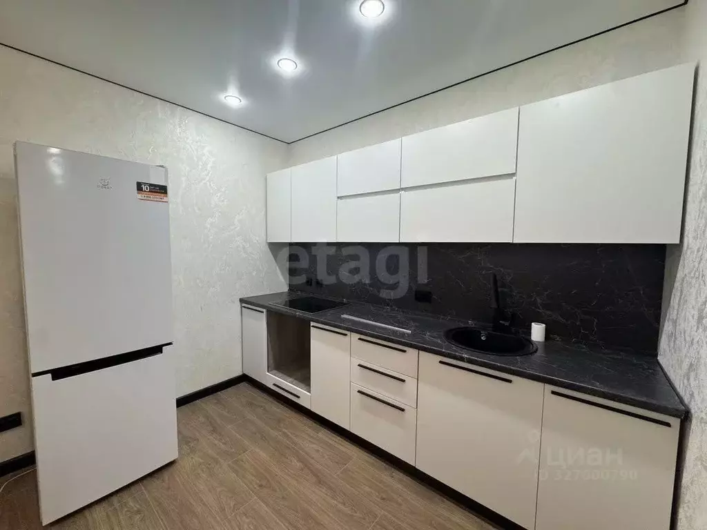 3-к кв. Удмуртия, Ижевск ул. 10 лет Октября, 75/1 (63.4 м) - Фото 1