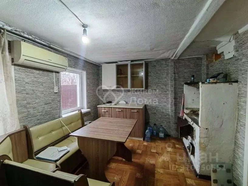 Дом в Волгоградская область, Среднеахтубинский район, Ахтубинское ... - Фото 0
