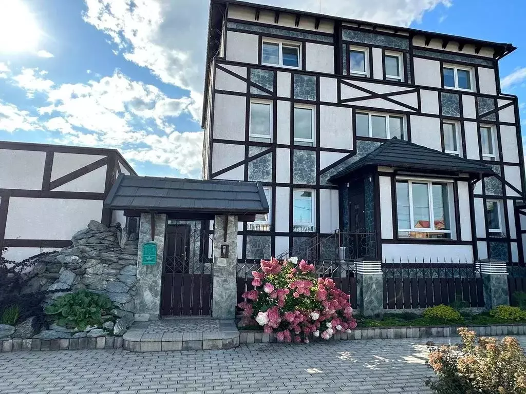 4-к кв. Красноярский край, Красноярск Ягельный пер., 5 (160.0 м) - Фото 0