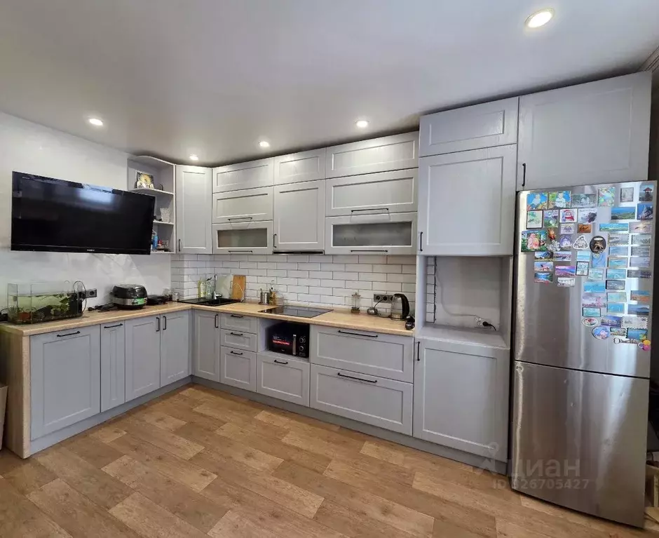 3-к кв. Омская область, Омск ул. Малиновского, 23 (83.8 м) - Фото 1