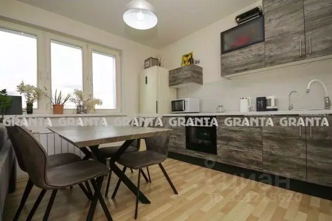 2-к кв. Красноярский край, Красноярск ул. Алексеева, 48А (56.0 м) - Фото 1