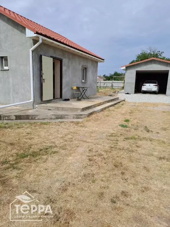 Дом в Крым, Раздольненский район, Чернышевское с/пос, с. Чернышево ул. ... - Фото 2