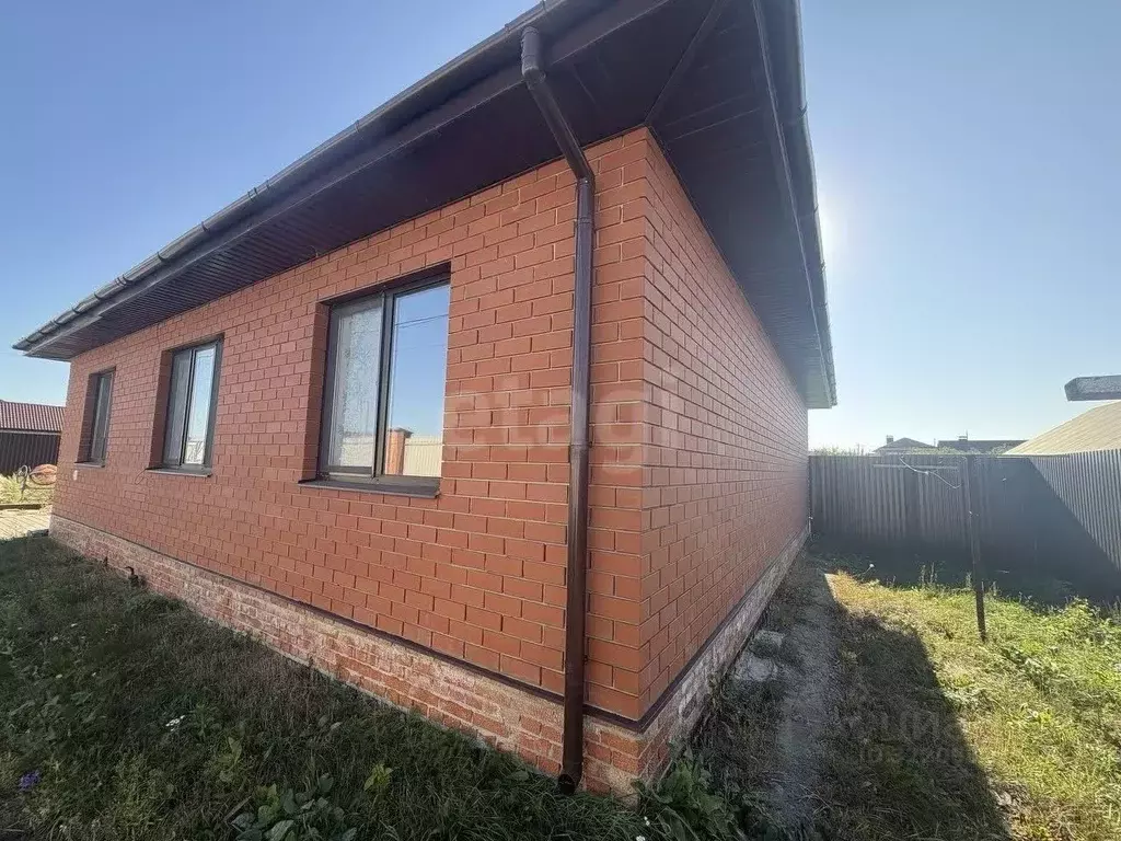 Дом в Белгородская область, Корочанский район, Бехтеевское с/пос, с. ... - Фото 2