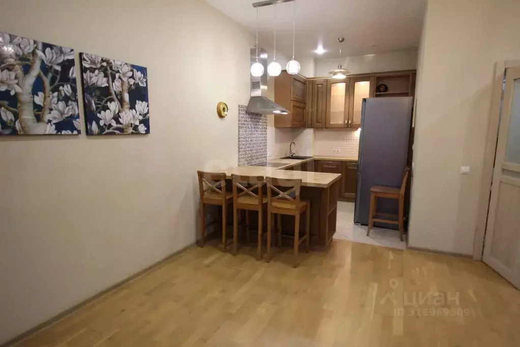 3-к кв. Красноярский край, Красноярск Навигационная ул., 7 (83.9 м) - Фото 0