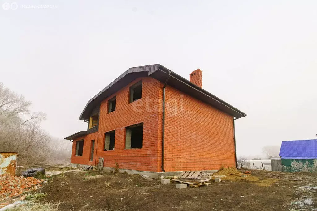 Дом в село Баратаевка, улица Гагарина (250 м) - Фото 0