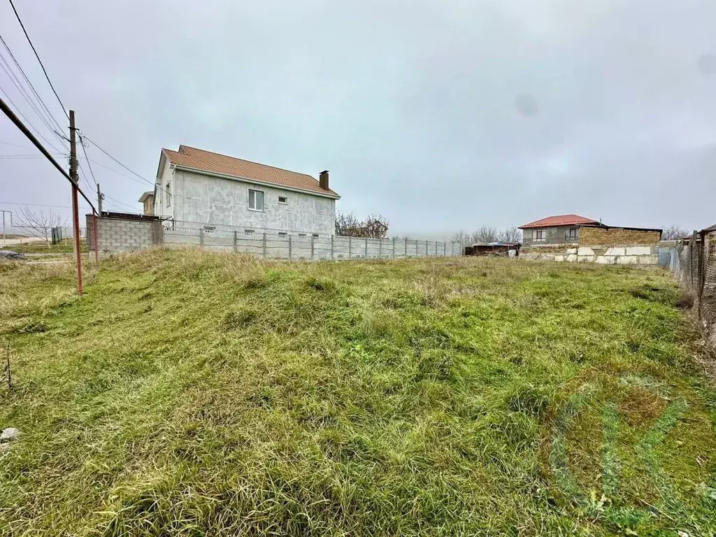 Участок в Крым, Симферопольский район, Чистенское с/пос, с. ... - Фото 2