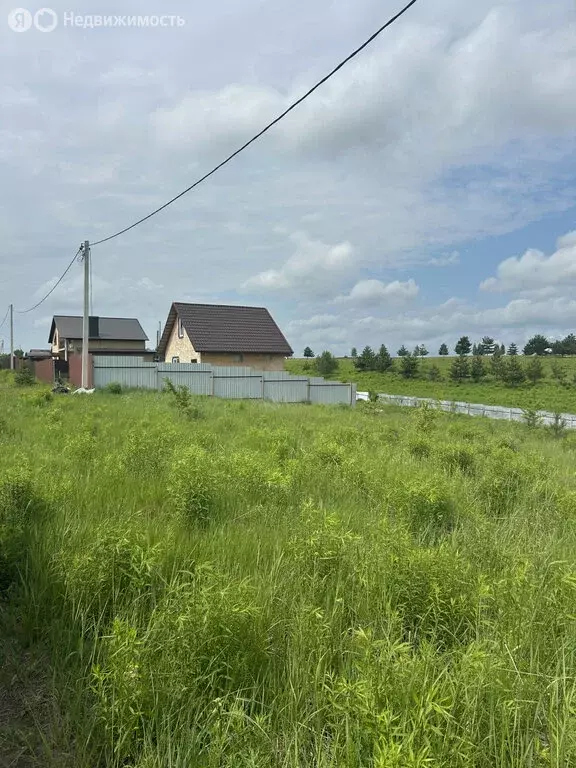 Участок в село Октябрьское, Заозёрная улица (13.5 м) - Фото 0