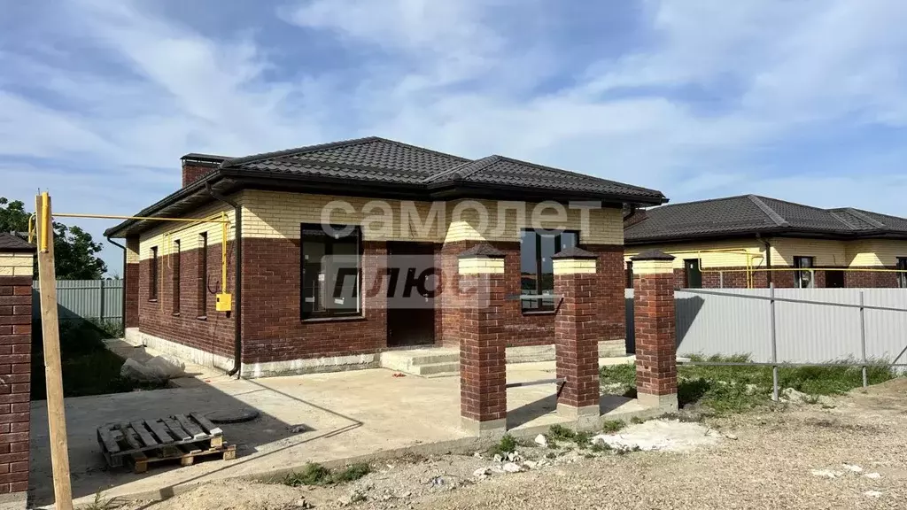 Дом в Краснодарский край, Динской район, с. Красносельское, Молодежный ... - Фото 1