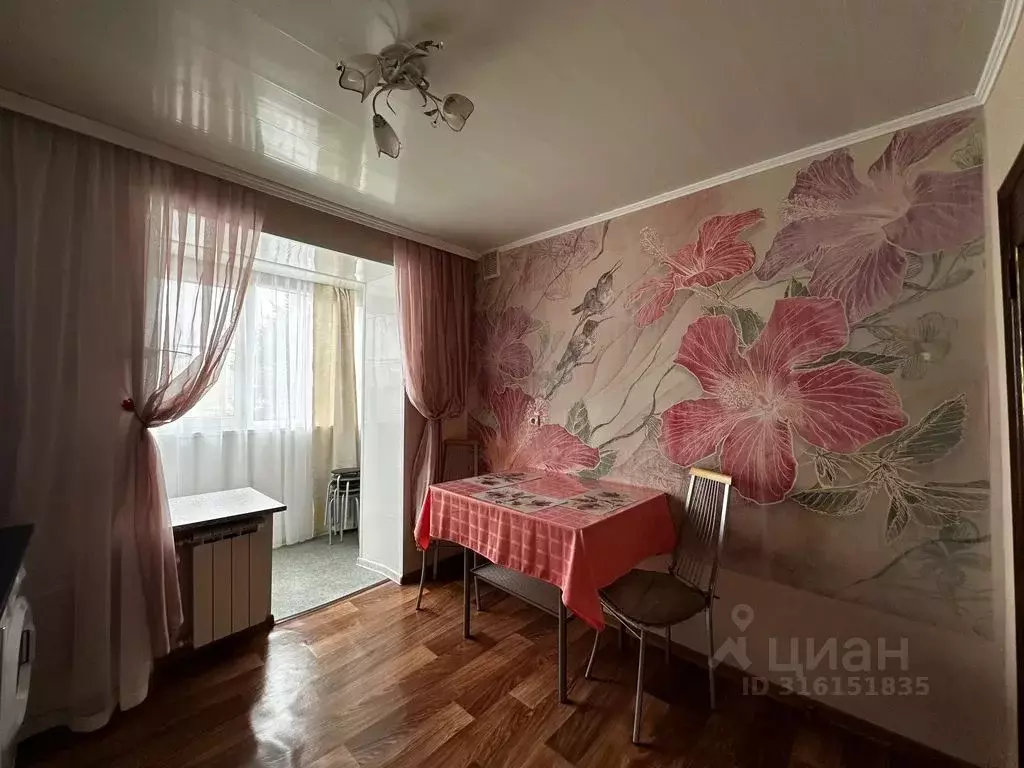 2-к кв. Краснодарский край, Ейск Керченский пер., 2 (48.0 м) - Фото 0