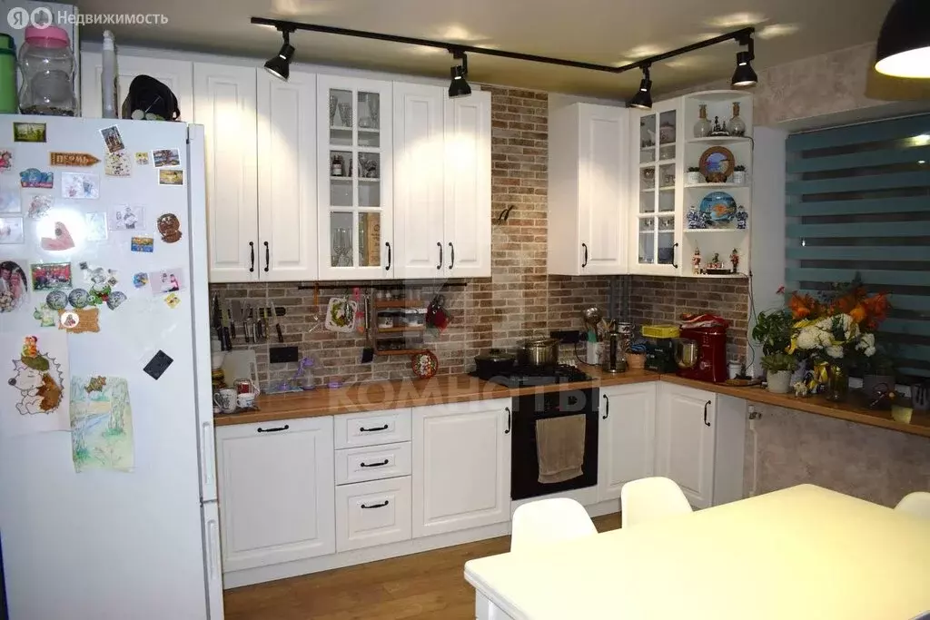 3-комнатная квартира: село Ямное, улица Генерала Вельяминова, 2 (93 м) - Фото 1