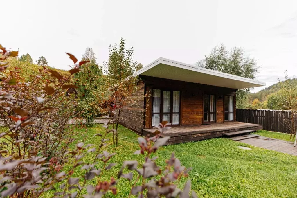 Дом в Алтай, Чемальский район, Урочище Каратурук тер. 3 (80 м) - Фото 0