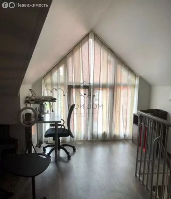 Квартира-студия: Октябрьский, улица Калинина, 1А (56 м) - Фото 2