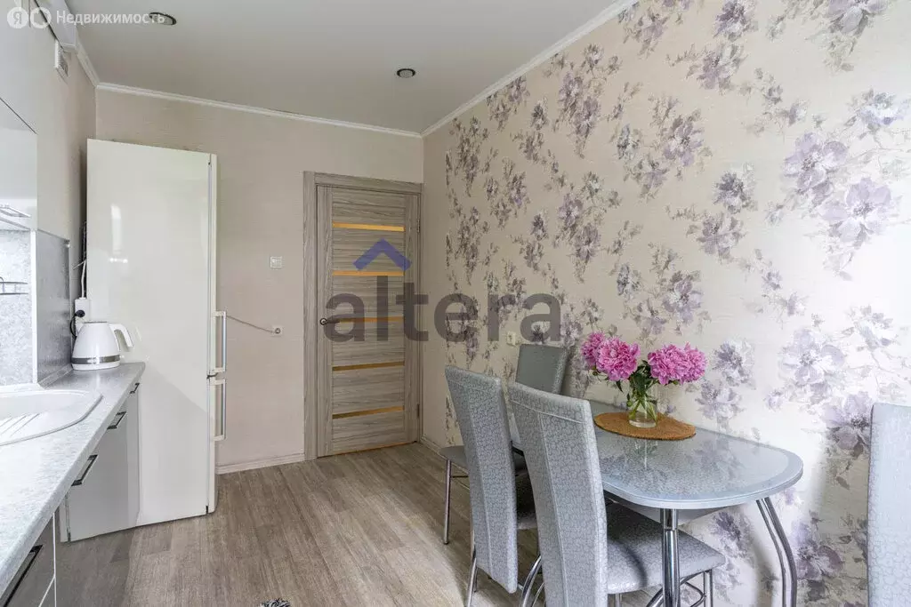 3-комнатная квартира: Казань, улица Сабан, 1А (40 м) - Фото 1