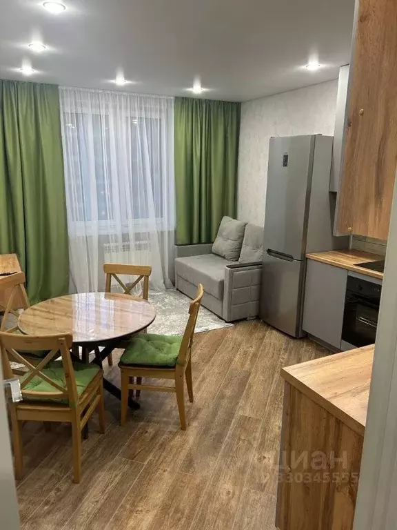 2-к кв. Омская область, Омск ул. 70 лет Октября, 3/6 (40.4 м) - Фото 1