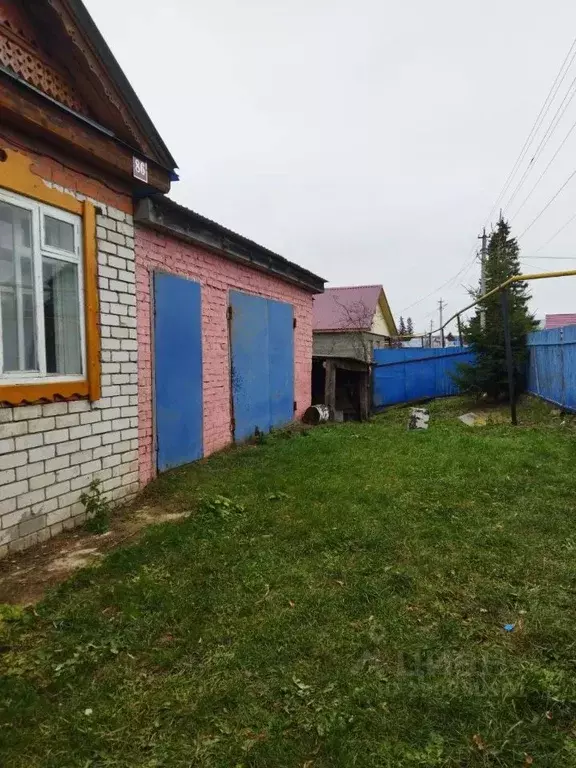 Дом в Чувашия, Козловский муниципальный округ, д. Уразметево ул. ... - Фото 1