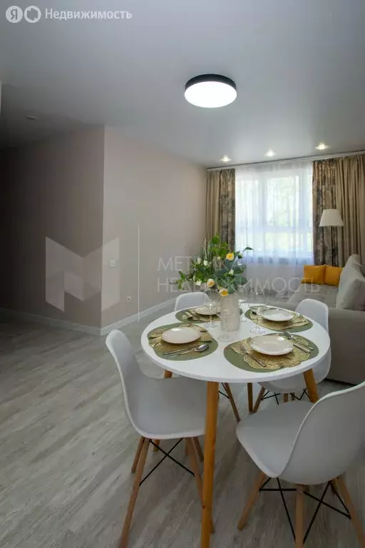 2-комнатная квартира: Тюмень, улица Александра Звягина, 12 (57.94 м) - Фото 1
