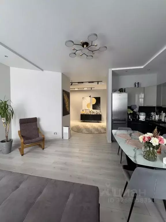 3-к кв. Омская область, Омск Старгород мкр, ул. Шукшина, 2 (92.5 м) - Фото 1