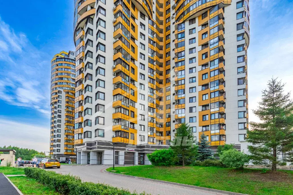 Продается 4-комнатная квартира - Фото 2