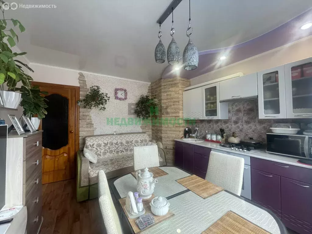 3-комнатная квартира: Вольск, улица Маршала Жукова, 8 (66.2 м) - Фото 1