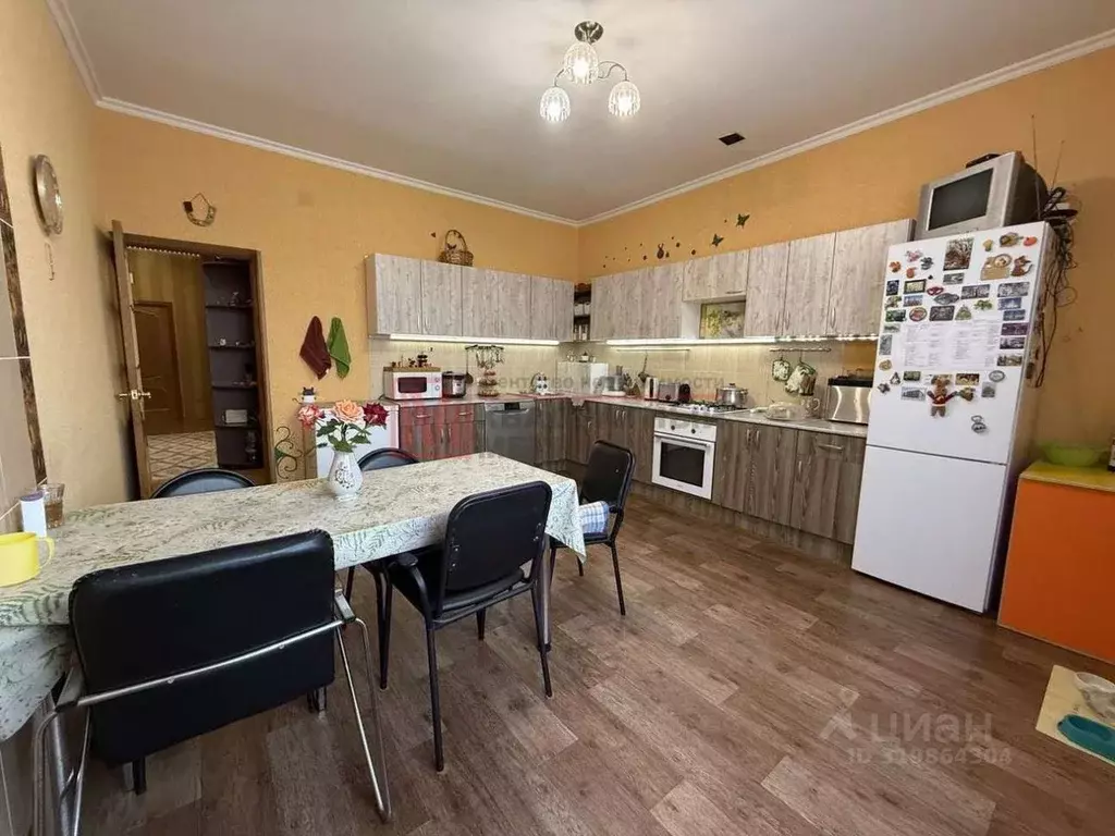 Дом в Белгородская область, Старый Оскол Курская ул., 31Д (217 м) - Фото 1