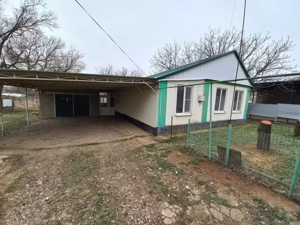Дом в Ставропольский край, Буденновский муниципальный округ, пос. ... - Фото 0