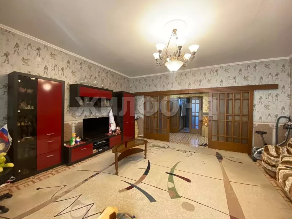 4-к кв. Хакасия, Абакан ул. Вяткина, 33А (118.0 м) - Фото 0